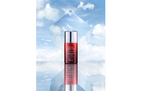 dior 防曬|UV防護: 抗UVA/UVB效能，全面防堵環境傷害 .